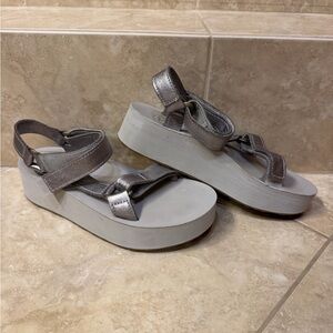 Teva Flatform Universal Leather sandals